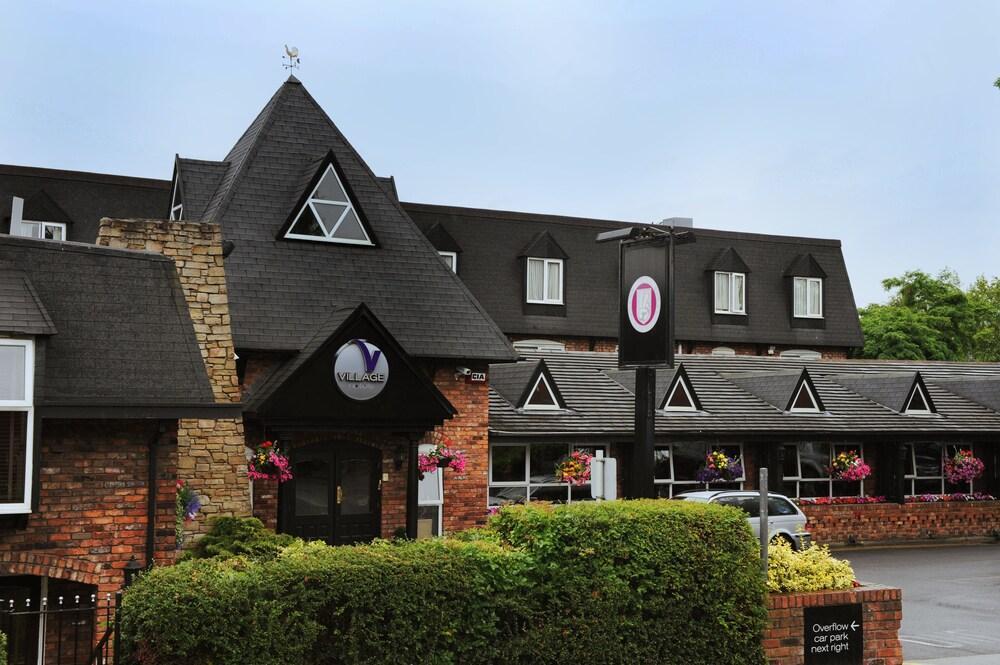Village Hotel Manchester Hyde Exterior foto